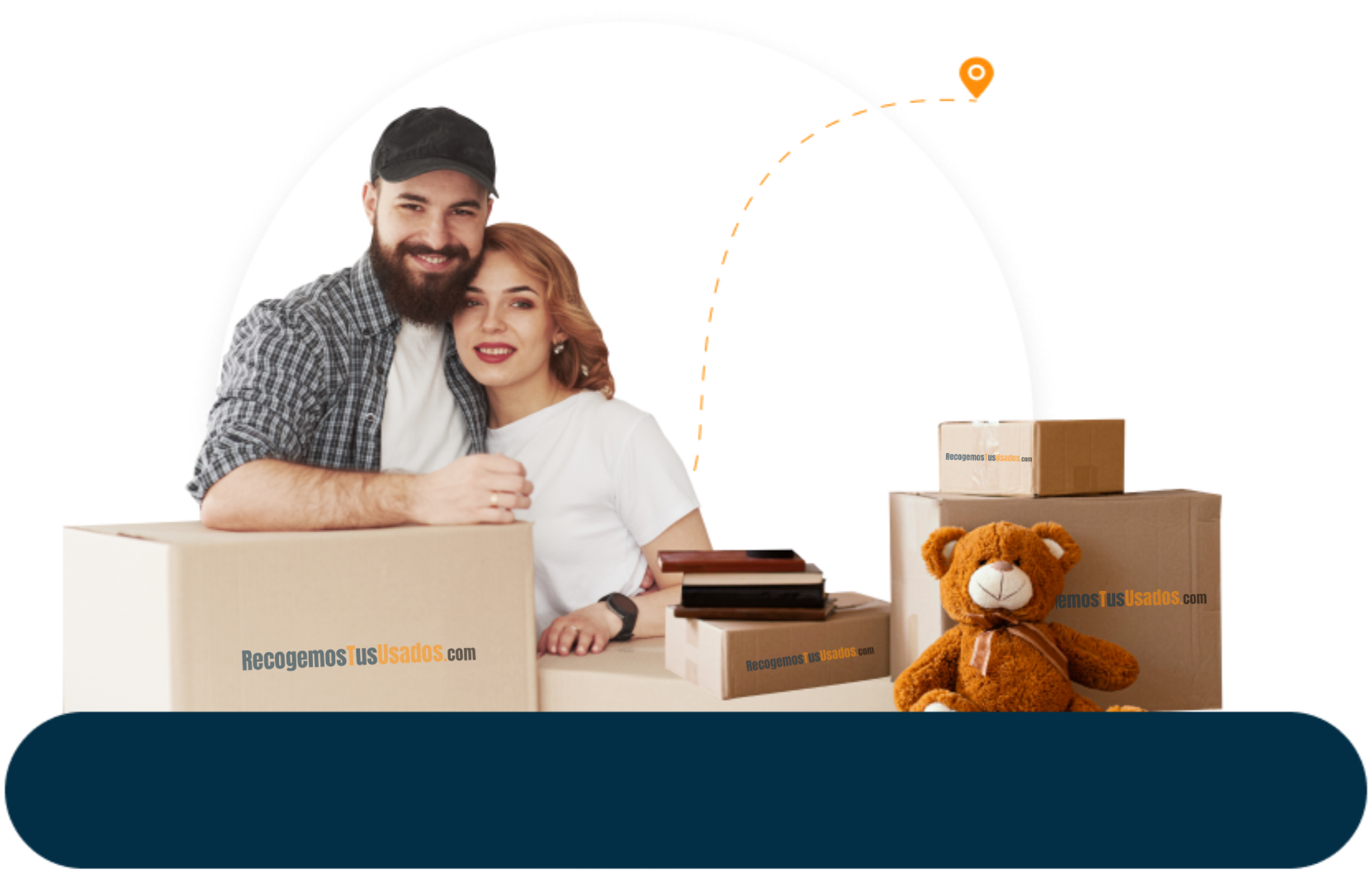 Pareja donando con cajas de RTU con branding integrado