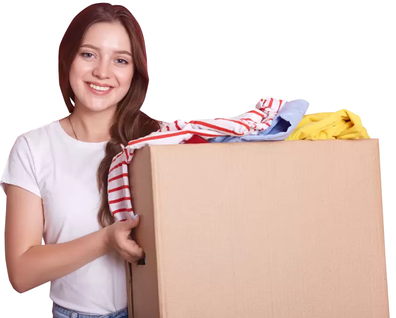Mujer promocionando donaciones con corazón
