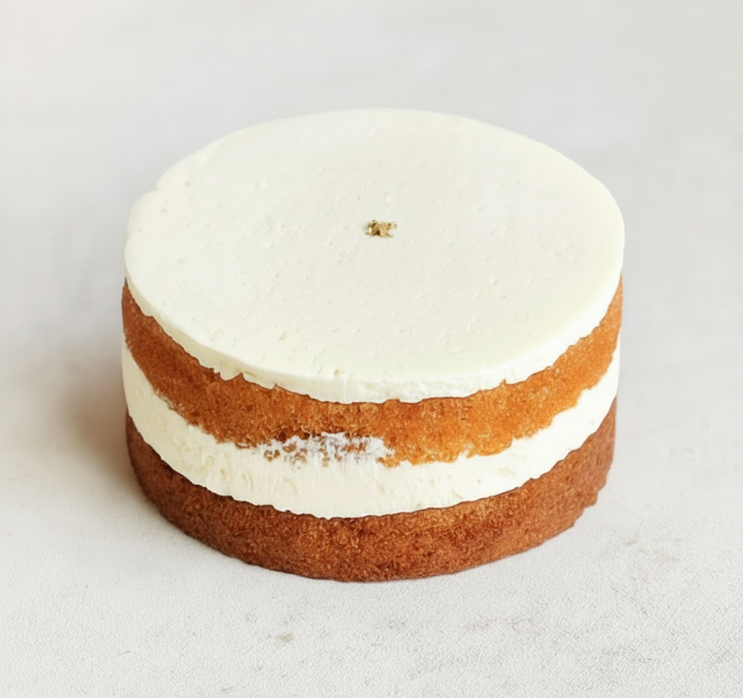 Minimalist 3-tier buttercream wedding cake – Gold Leaf Naked