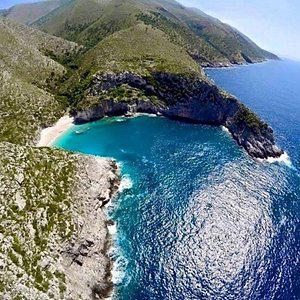 Excursion en bateau Ile de Sazan, grotte Haxhi Ali et Karaburun