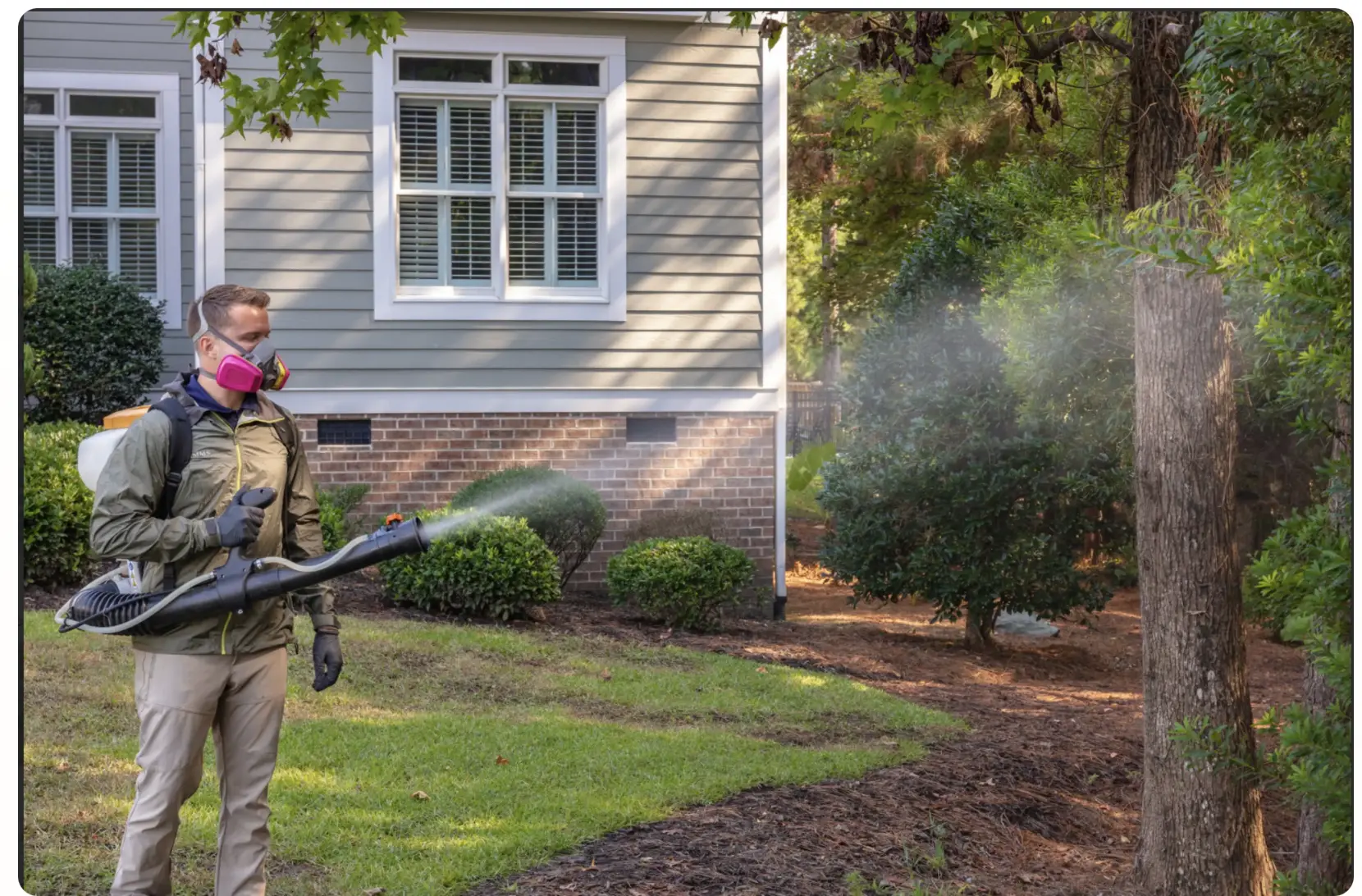 Eastline Pest Professional talking with homeowner