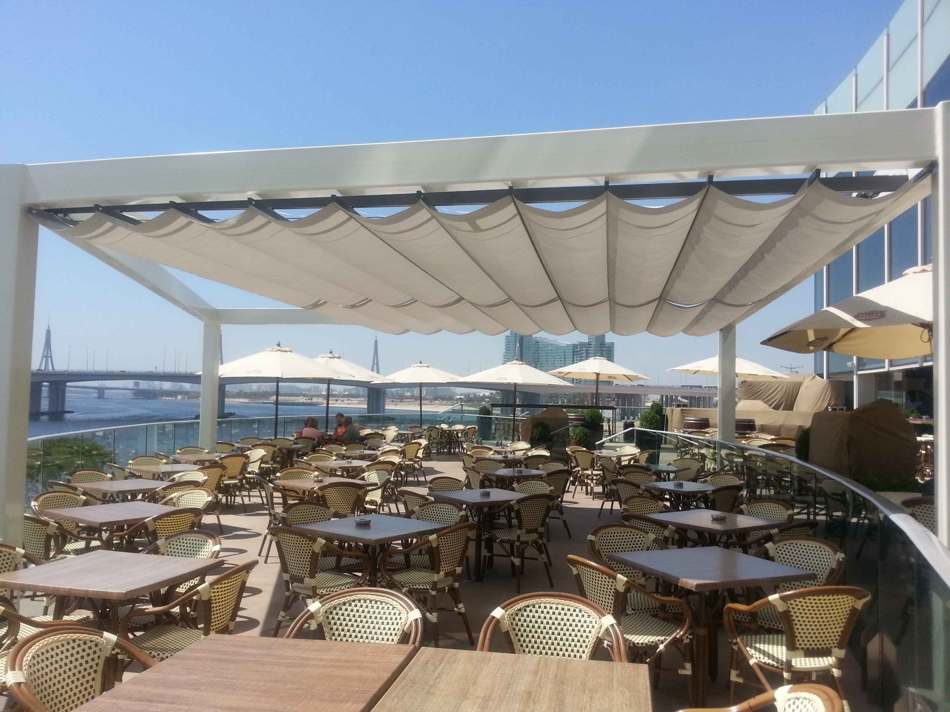 LeafShades sleek all-aluminium design