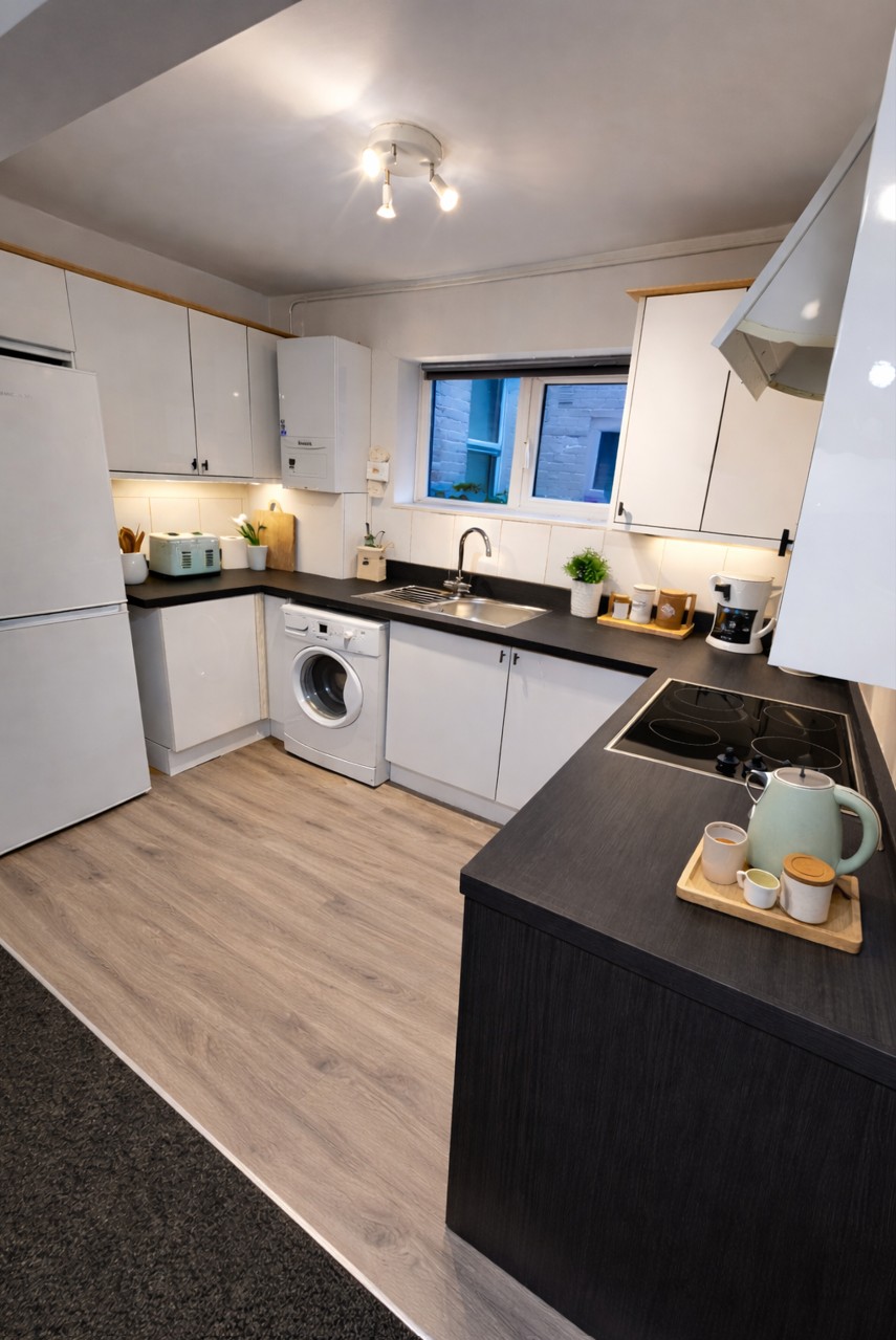 Kitchen at the 2-Bed Ground Floor Apartment, Milbrook Road East